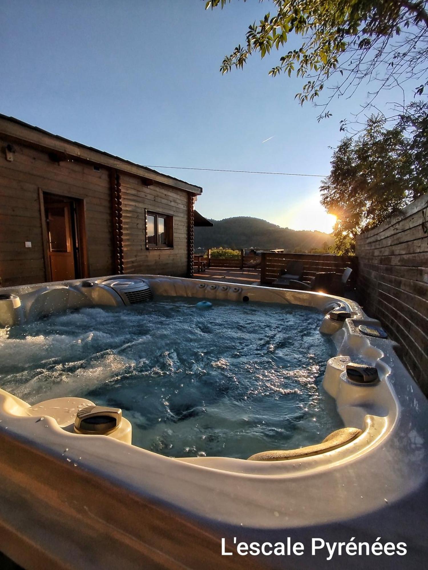 Le Chalet Jacuzzi Et Detente 4 Etoiles Bagneres-de-Bigorre Ngoại thất bức ảnh